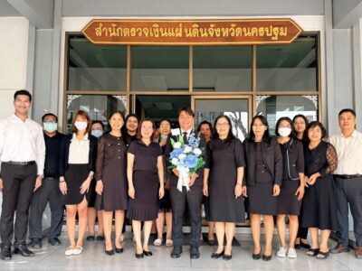 19-1-2569 มอบดอกไม้แสดงความยินดีกับ ผตจ.สมุทรปราการ